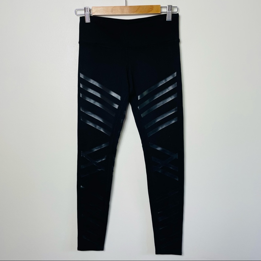 Alo Yoga Black Linear Striped Leggings EUC